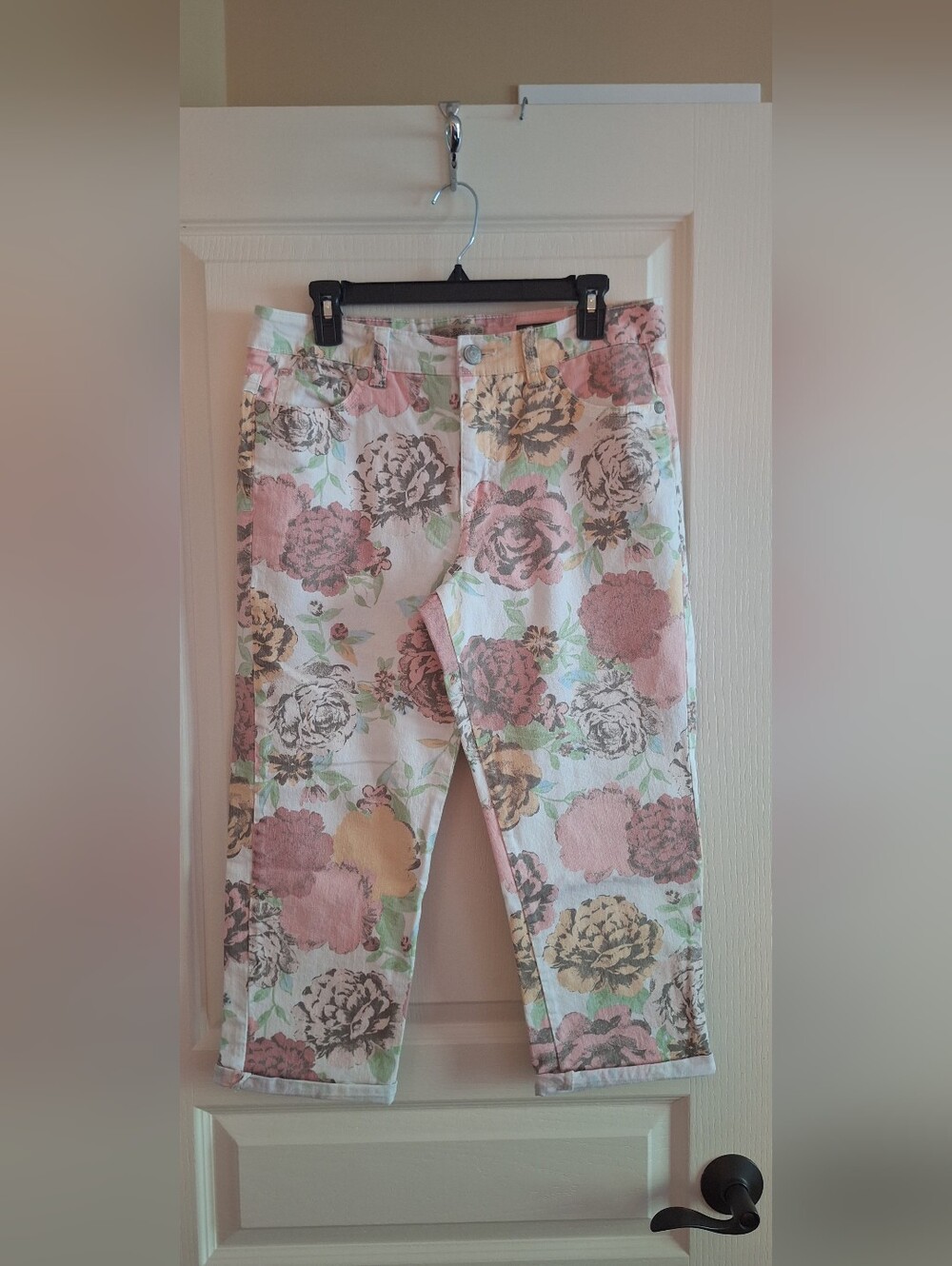 Floral Print Crop Capris - Pink Multi